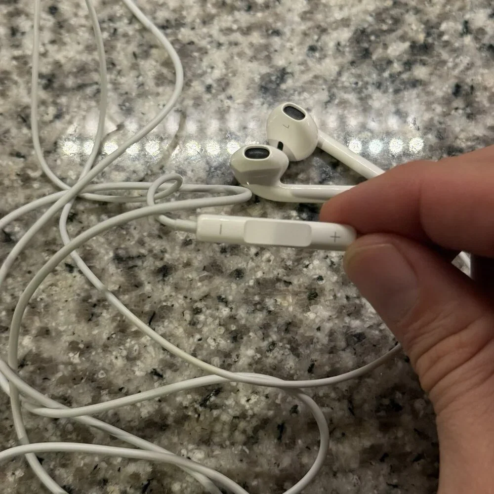 Apple EarPods‎ with Lightning Connector In Ear Canal Headset - White OEM Tested